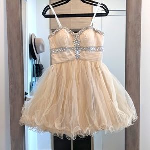 Size 6 Le Chateau Cream Tulle Strapless Cocktail Dress